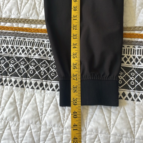 Lululemon athletic men’s pants sz L gently used - Picture 9 of 10